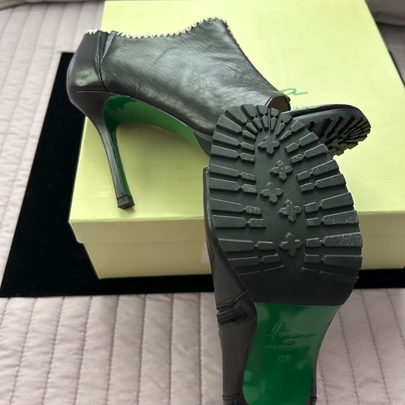 Lisa for Donald J Pliner - Picture 2 of 3